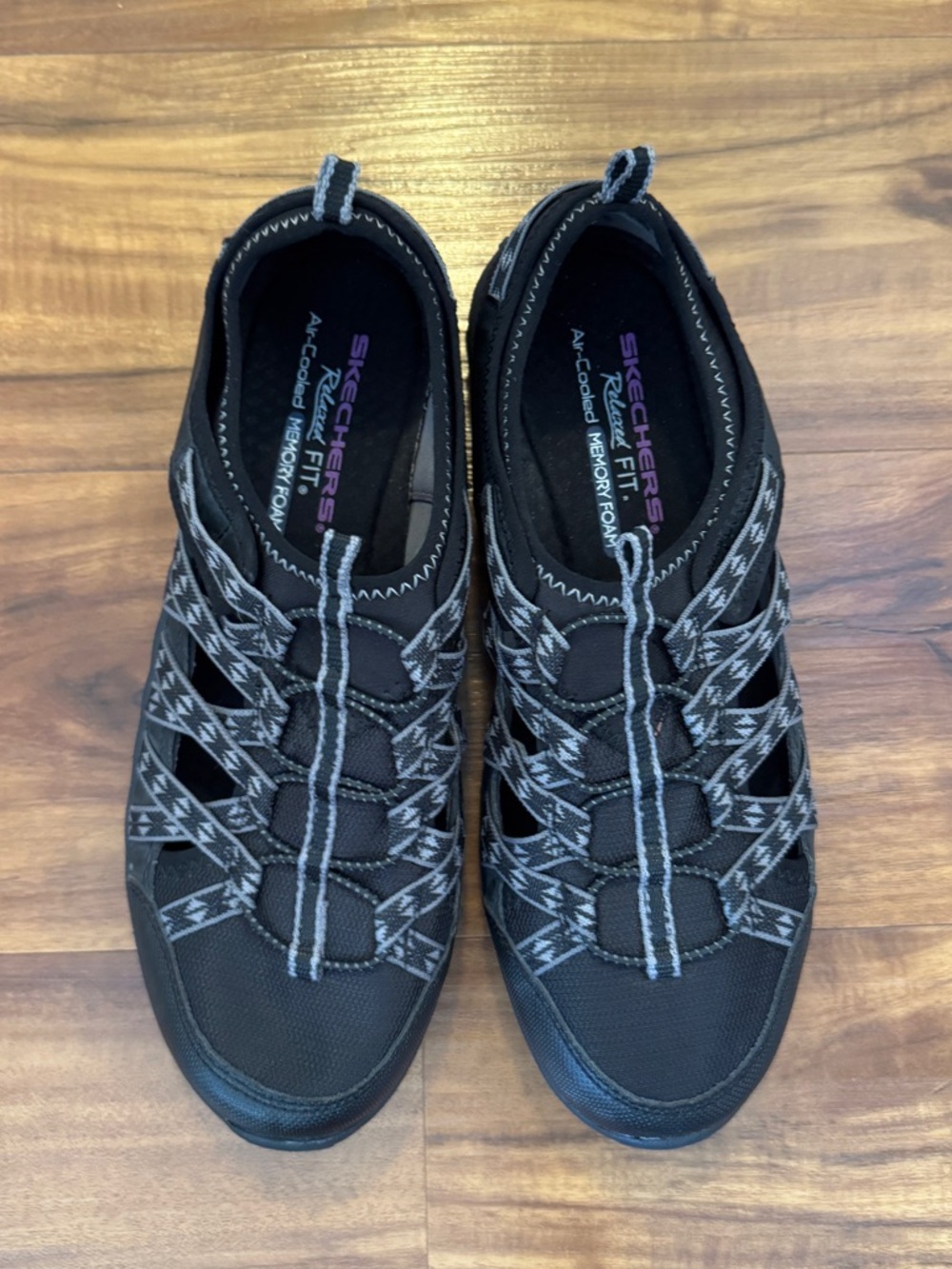 Skechers Women’s Relaxed Fit Memory Foam Black and Gray Slip-On Sneakers Size 9